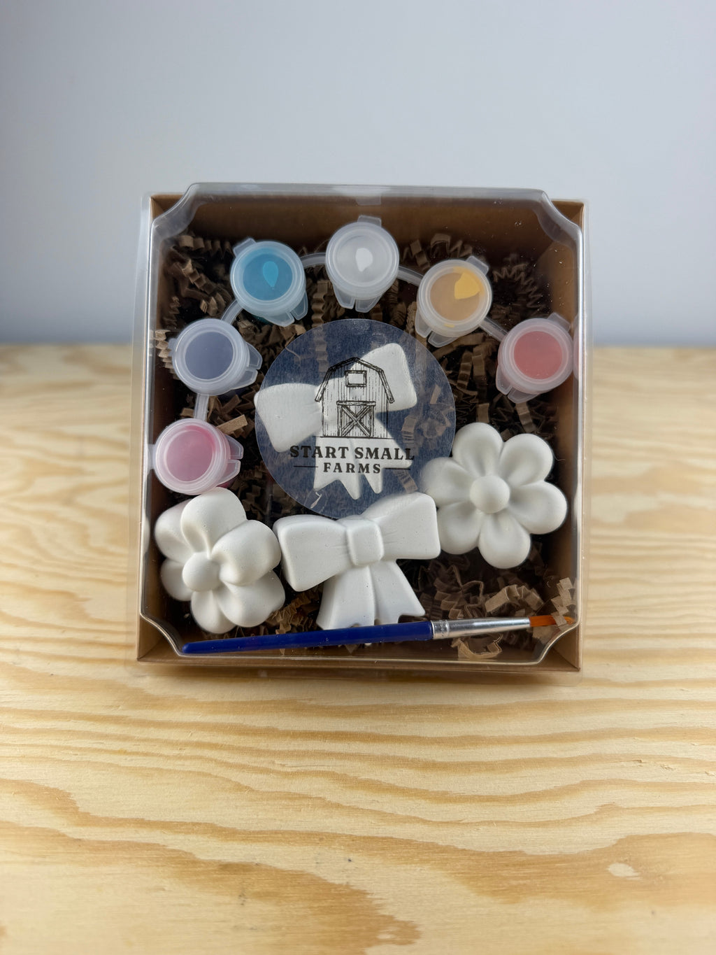 Make It Mine Magnet Multipack, Bows theme: plaster bows and flowers in a clear-lid box with paint pots and a brush