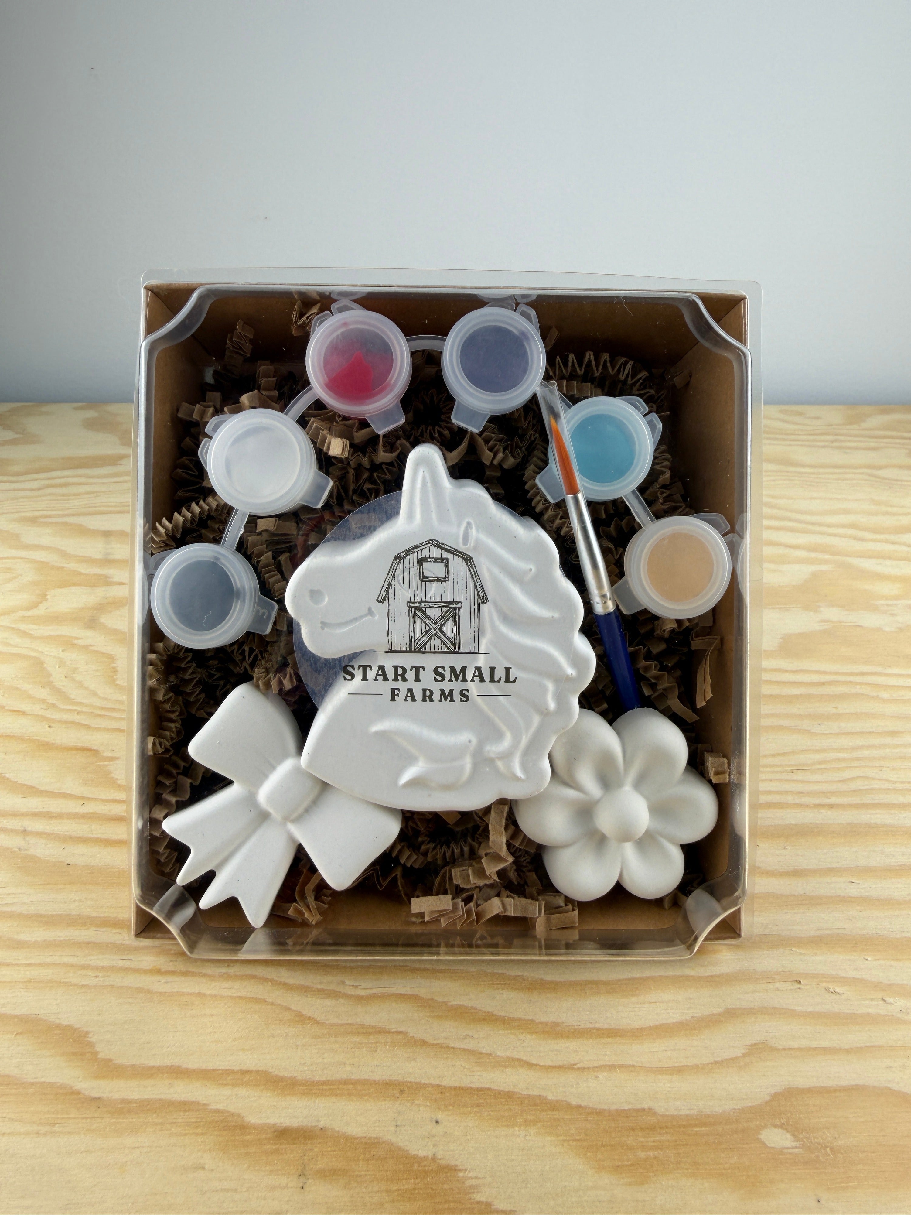 Make It Mine Magnet Multipack, Unicorn theme: a plaster unicorn, a bow and a flower in a clear-lid box with paint pots and a brush
